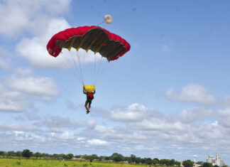 Formation des parachutistes commandos : une matinée dans les airs avec les apprentis-chuteurs du CITAP