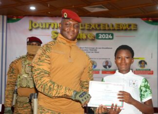 Journee de l’excellence scolaire : le President du Faso félicite les meilleurs eleves et enseignants