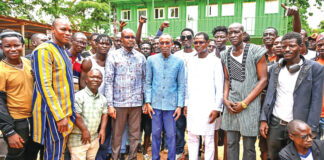 Lutte pour la sécurité et la souveraineté : le Premier ministre demande aux artistes d’accompagner le peuple