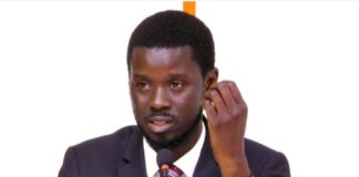 Sénégal : Face à des députés hostiles, le president Bassirou Diomaye Faye dissout l’Assemblée nationale