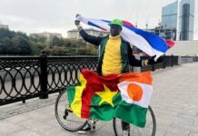 Russie : le cycliste burkinabè Frédéric Kaboré transmet un message « de toute la jeunesse de l’Afrique » à Poutine