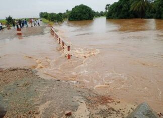Banfora : Le pont de Tarfila submergé, les usagers invités à observer la plus grande prudence sur la nationale n°7