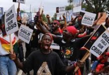 Ghana : Des centaines de personnes s’élèvent contre l’orpaillage illégal et l’arrestation d’activistes