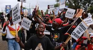 Ghana : Des centaines de personnes s’élèvent contre l’orpaillage illégal et l’arrestation d’activistes