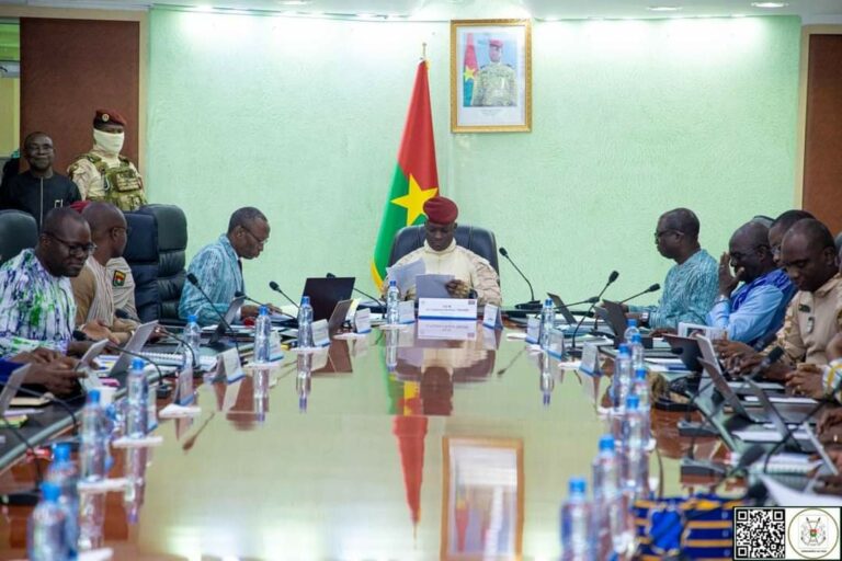Burkina:  adoption d’un projet de loi pour une meilleure régulation des microfinances
