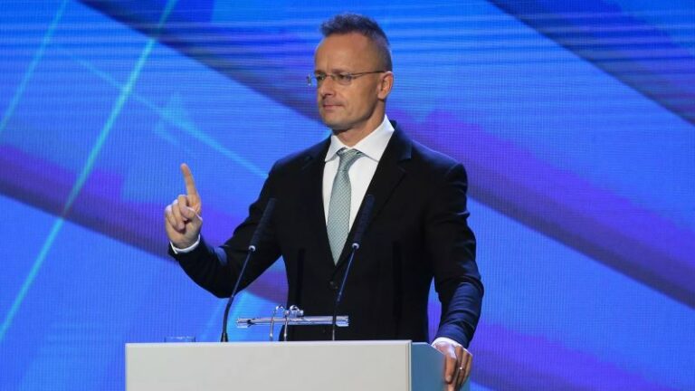 L&rsquo;Ukraine dans l&rsquo;Otan: ce serait le début de la Troisième Guerre mondiale, selon Budapest