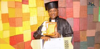 École Doctorale du Centre de Valorisation Professionnelle de Tunis : l’ancien ministre du commerce, Dr Harouna Kaboré, fait DOCTEUR HONORIS CAUSA