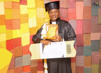 École Doctorale du Centre de Valorisation Professionnelle de Tunis : l’ancien ministre du commerce, Dr Harouna Kaboré, fait DOCTEUR HONORIS CAUSA