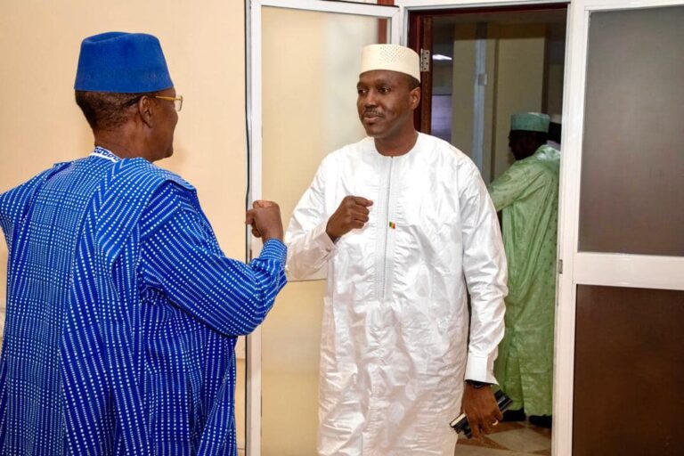 Mali : Passation de service entre Choguel Kokalla Maïga et Abdoulaye Maïga