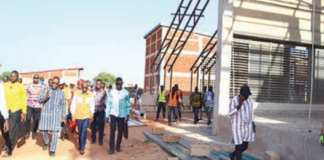 Transformation artisanale du coton : le Premier ministre sur le chantier de construction