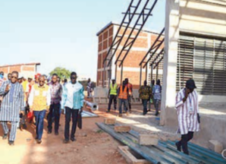Transformation artisanale du coton : le Premier ministre sur le chantier de construction