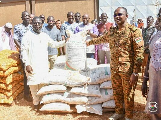 Campagne sèche 2024-2025 : les populations du Loroum reçoivent gratuitement des intrants et du matériel d’irrigation