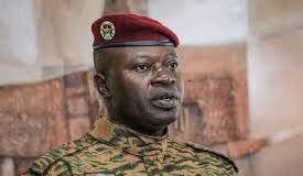 Burkina Faso : Gel des avoirs de 113 personnalités, dont l’ancien président Damiba, pour terrorisme