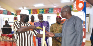 SIAO 2024: le général Kassoum Coulibaly découvre des œuvres primées