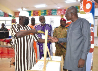 SIAO 2024: le général Kassoum Coulibaly découvre des œuvres primées