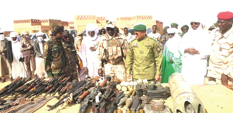 Niger : des centaines d’insurgés déposent les armes  à Agadez