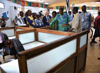 SIAO 2024: les diplomates découvrent les trésors artisanaux d’Afrique et d’ailleurs