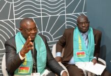 COP 16 à Riyad:Le ministre Nigérien de l’Environnement Abdoulaye Maizama visite le stand du Burkina