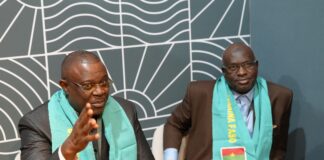 COP 16 à Riyad:Le ministre Nigérien de l’Environnement Abdoulaye Maizama visite le stand du Burkina