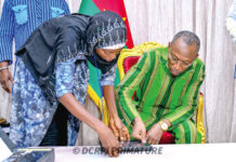 Souscription à l’assurance maladie universelle : le Premier ministre donne l’exemple