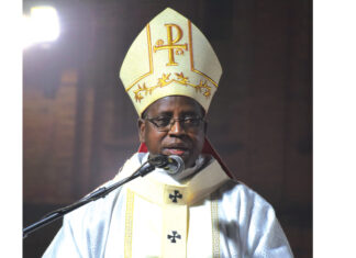 Messe de Noël : Mgr Prosper Kontiebo invite à la communion et la paix