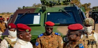 Lutte contre le terrorisme : de nouveaux engins logistiques et de combat remis à l’armée