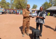 Province de Kossi : la population offre un drone aux FDS, comme cadeau de Noël