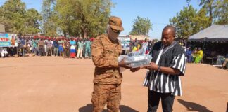 Province de Kossi : la population offre un drone aux FDS, comme cadeau de Noël