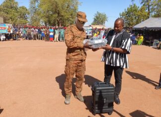 Province de Kossi : la population offre un drone aux FDS, comme cadeau de Noël