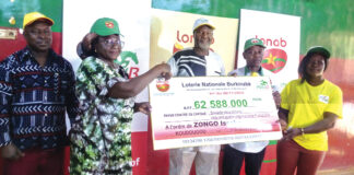 LONAB : Issaka Zongo reçoit son chèque de 62 588 000 F CFA