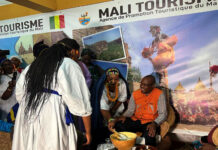SITHO 2024: le ministre chargé de la culture visite le stand du Mali