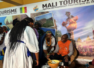 SITHO 2024: le ministre chargé de la culture visite le stand du Mali