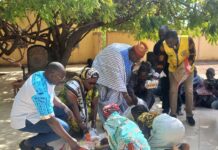 Arbre de Noël : les Rotary Clubs Ouagadougou Savane et Yenenga offrent des vivres aux personnes démunies