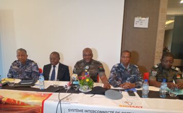 Transit dans l’espace AES : des experts évaluent les interconnexions des systèmes informatiques douaniers