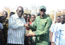 Accès à l’eau et l’assainissement : le ministre Roger Baro remet des ouvrages au bénéfice des populations