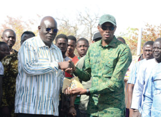 Accès à l’eau et l’assainissement : le ministre Roger Baro remet des ouvrages au bénéfice des populations
