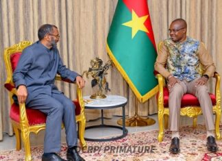 𝐁𝐚𝐧𝐪𝐮𝐞 𝐦𝐨𝐧𝐝𝐢𝐚𝐥𝐞 : 𝐋𝐞 𝐫𝐞𝐩𝐫𝐞́𝐬𝐞𝐧𝐭𝐚𝐧𝐭 𝐫𝐞́𝐬𝐢𝐝𝐞𝐧𝐭 𝐬𝐚𝐥𝐮𝐞 𝐥𝐞𝐬 𝐩𝐞𝐫𝐟𝐨𝐫𝐦𝐚𝐧𝐜𝐞𝐬 𝐝𝐮 𝐁𝐮𝐫𝐤𝐢𝐧𝐚 𝐅𝐚𝐬𝐨