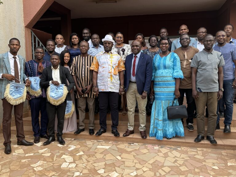 Santé : 22 jeunes docteurs intègrent la Société des gynécologues et obstétriciens du Burkina