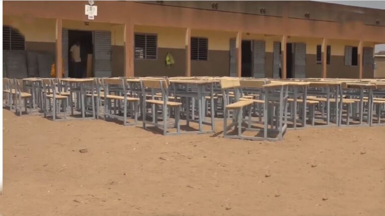 Commune de Pô : l’armée Burkinabè offre 70 tables-bancs aux écoles des villages de Manon et Tamona