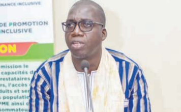 Education financière: Dr Boubakar Thiombiano dédicace un guide sur la gestion des finances personnelles
