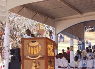 Jubilé des 125 ans de Eglise Catholique au Burkina : le secrétaire d’État du Vatican, le Cardinal Pietro Parolin et des fidèles catholiques ont célébré l’eucharistie à Yagma