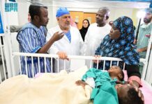 Coopération : Des jumeaux siamois burkinabè subissent une opération de séparation à Riyad