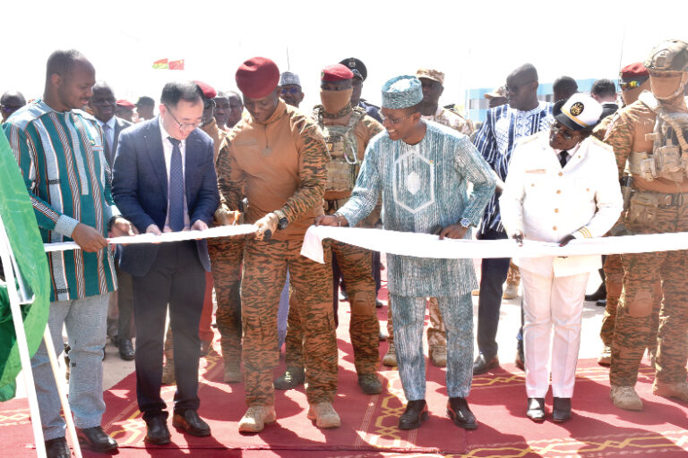 Cimenterie de Laongo : le président du Faso inaugure  la CISINOB SA