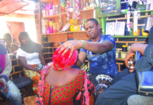 Tatouage-manucure-pédicure-coiffure: les hommes réinventent les métiers de beauté à Bobo-Dioulasso