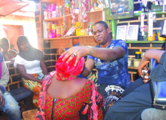 Tatouage-manucure-pédicure-coiffure: les hommes réinventent les métiers de beauté à Bobo-Dioulasso