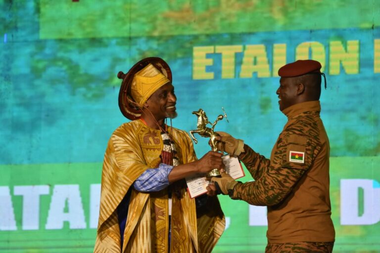 FESPACO 2025 : Dani Kouyaté remporte l’Etalon d’or de Yennenga