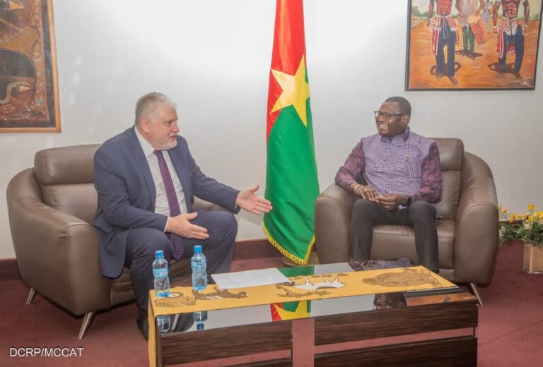 Coopération culturelle : Le Ministre en charge de la Culture reçoit l&rsquo;ambassadeur de Russie au Burkina Faso