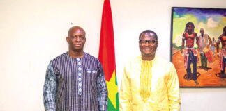 Conférence des ambassadeurs des pays de la Confédération AES : le ministre Gilbert Ouédraogo échange avec l’ambassadeur du Burkina au Vatican