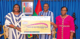 Effort de paix : 10 millions F CFA mobilisés par l’ambassade du Burkina à Bamako