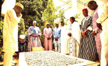 40e jour de la disparition du cinéaste Souleymane Cissé : le ministre Gilbert Ouédraogo prend part à la cérémonie